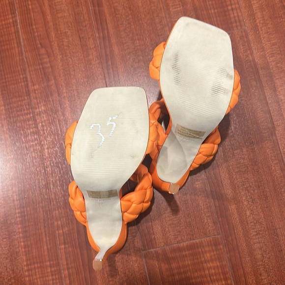 Steve Madden orange Heels - NEVER WORN - Picture 3 of 4
